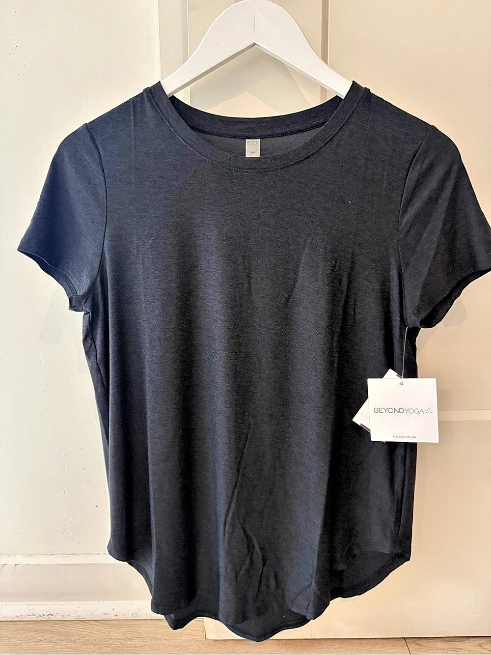 Beyond Yoga The Classic Crew Short Sleeve Tee in Black (DRK NGHT) Size Small NWT